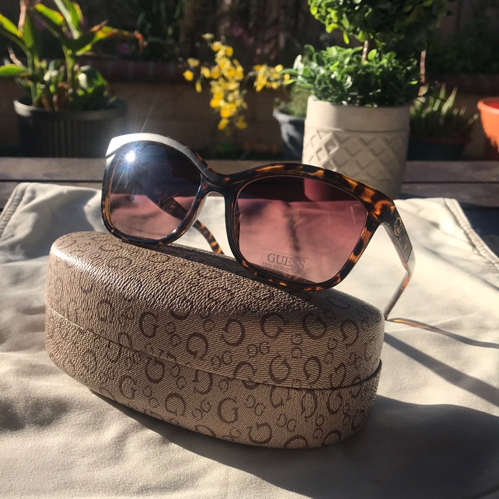 HP🎉/Guess sunglasses (NEW)
